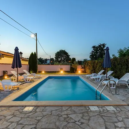 House Legovich With Private Pool ヴィラ *