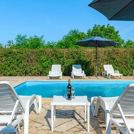 ヴィラ House Legovich With Private Pool Muntrilj