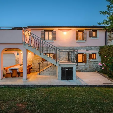 House Legovich With Private Pool ヴィラ Muntrilj