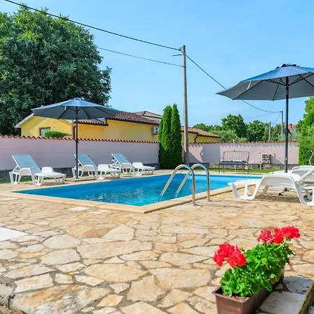 House Legovich With Private Pool Muntrilj