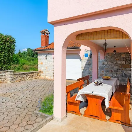 House Legovich With Private Pool * Muntrilj