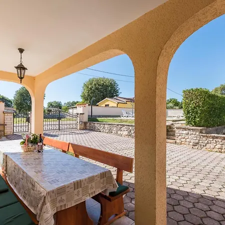 House Legovich With Private Pool Villa *