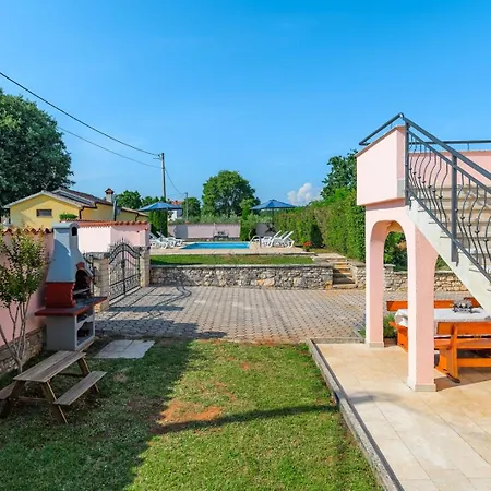 House Legovich With Private Pool Muntrilj