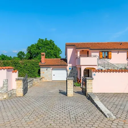 House Legovich With Private Pool Villa *