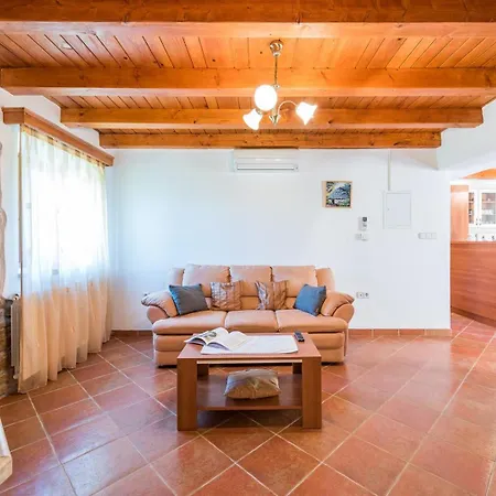 House Legovich With Private Pool Villa *